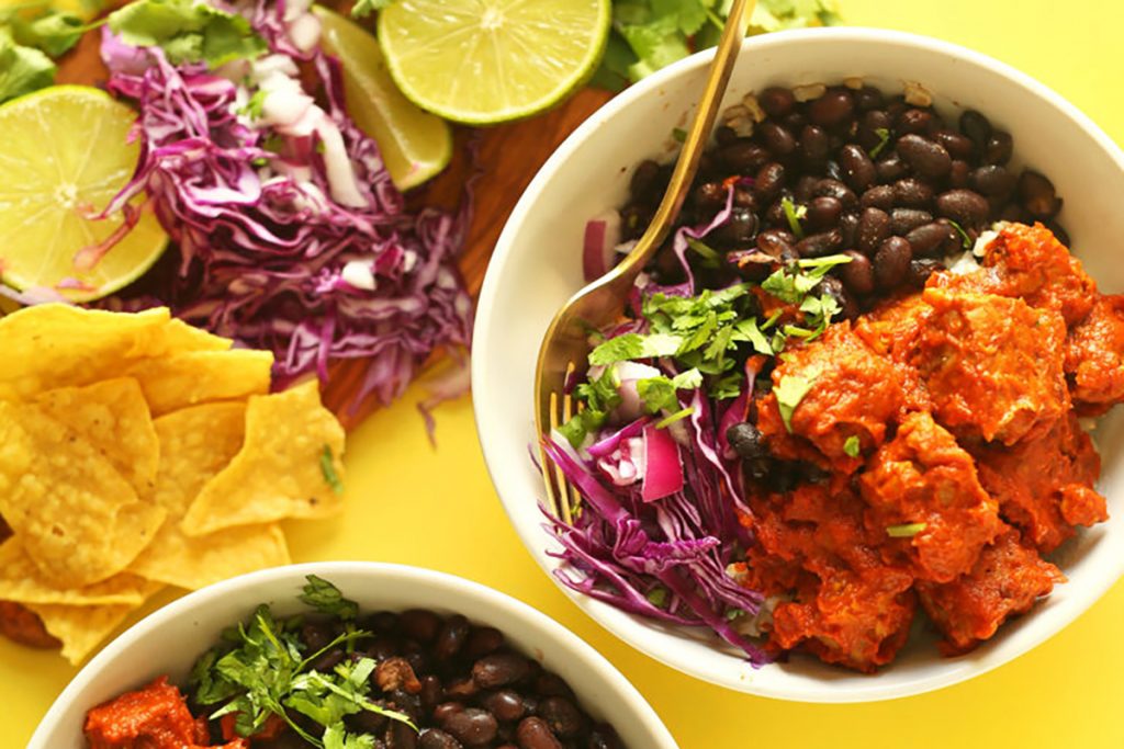 Gezonde burrito bowl met gerookte tempeh Freshhh