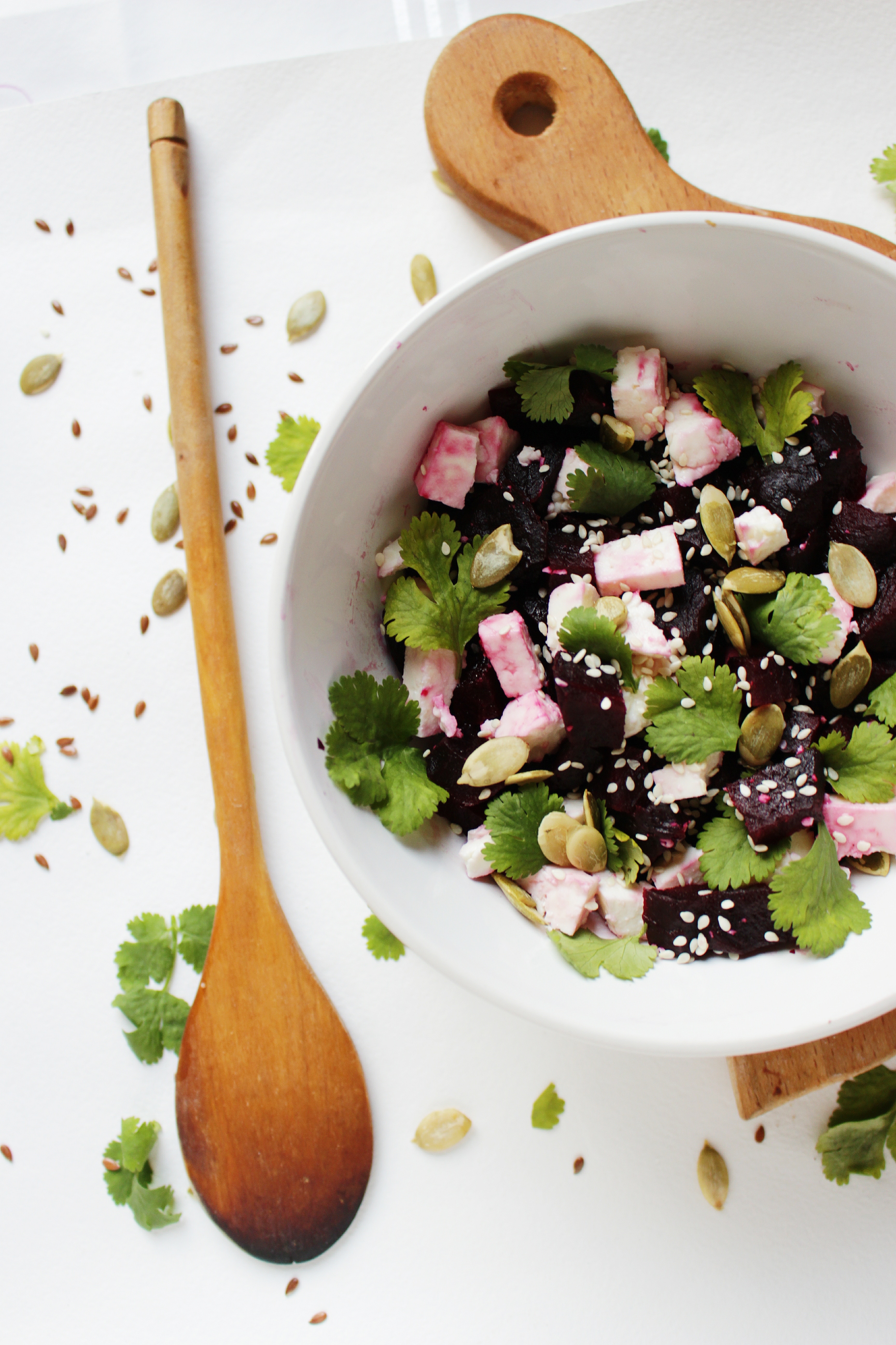 Kleurrijke quinoa salade met biet, feta en munt