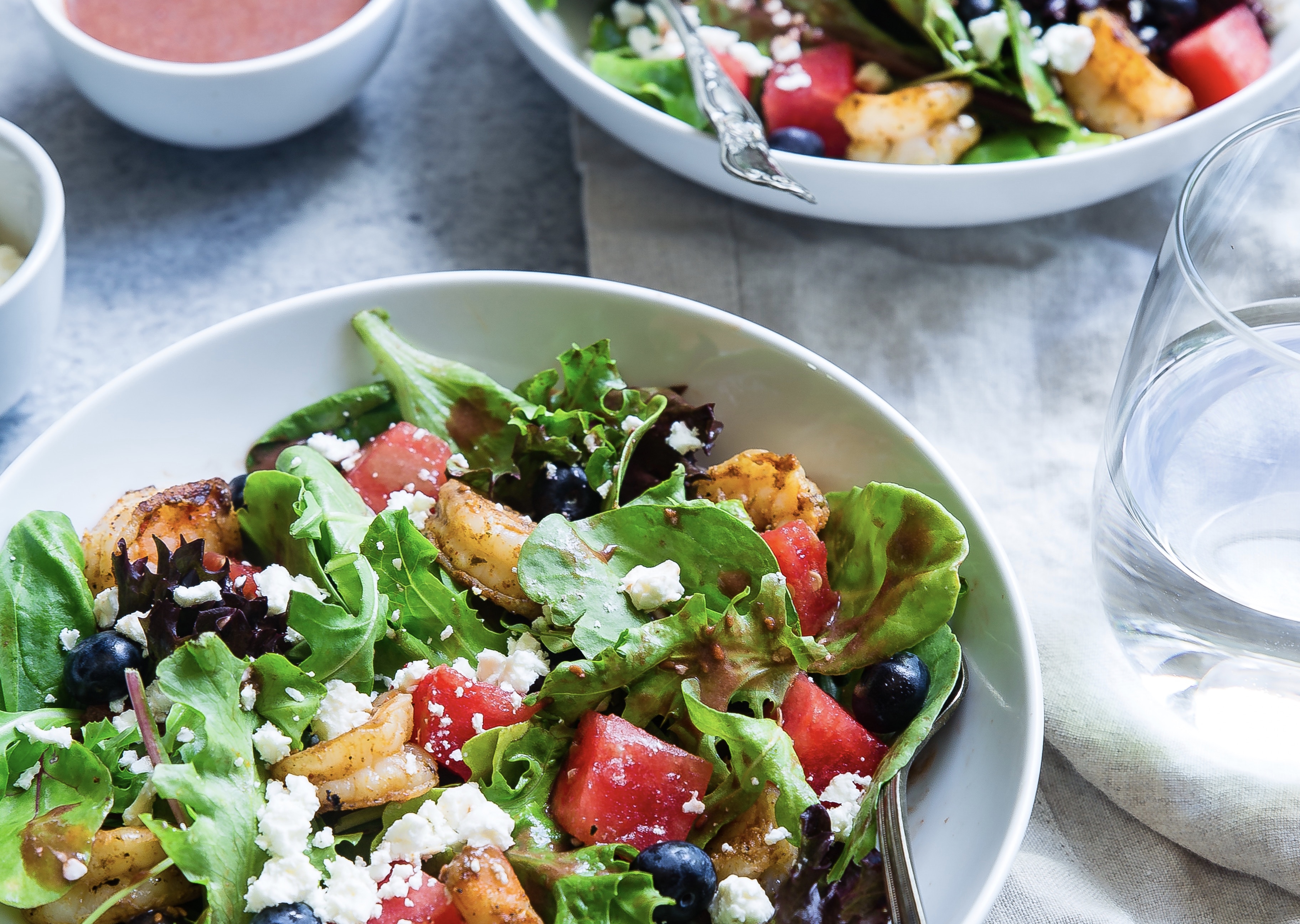 Salad time! Garnalen met blauwe bessen en watermeloen