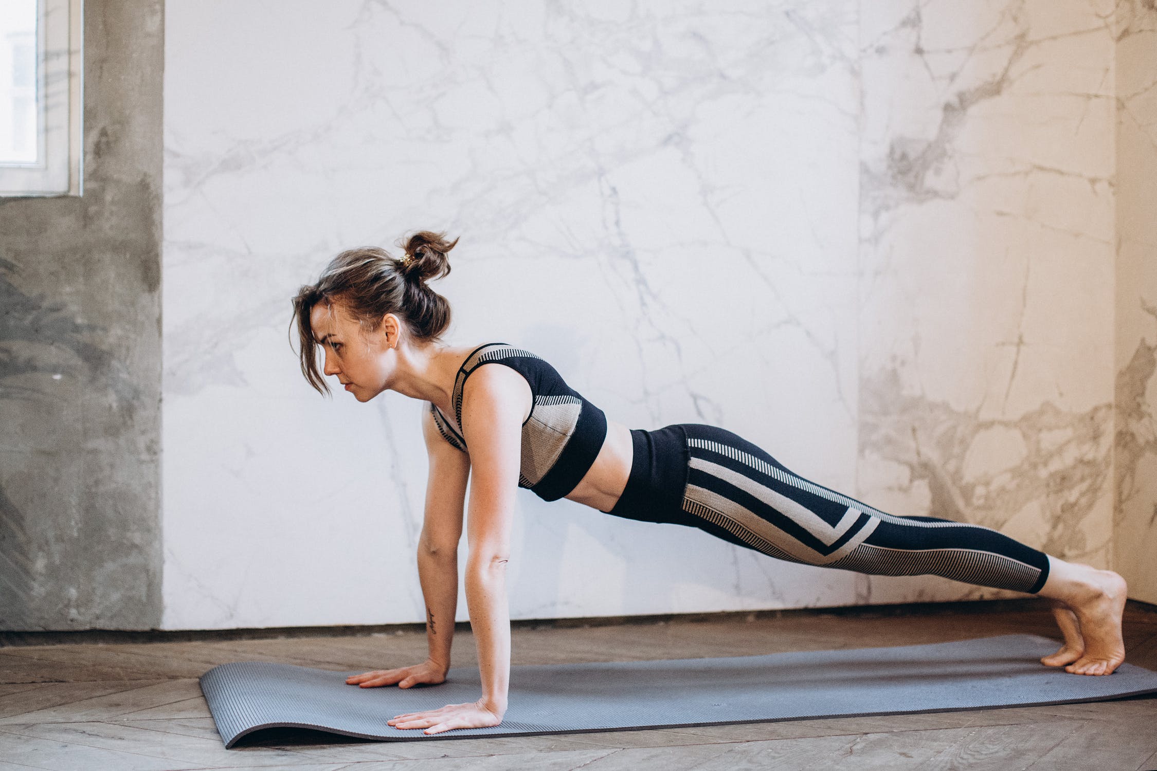 Laboratorium opslag Uitdaging 5 yoga houdingen voor een platte buik | Freshhh