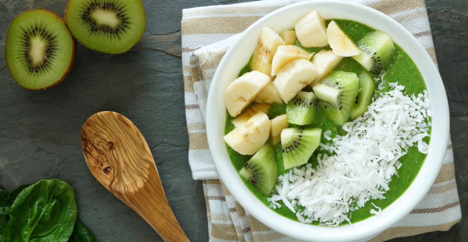 smoothie bowl met kiwi en spinazie