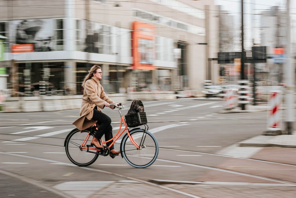 pak de fiets naar werk carpool bewegen druk