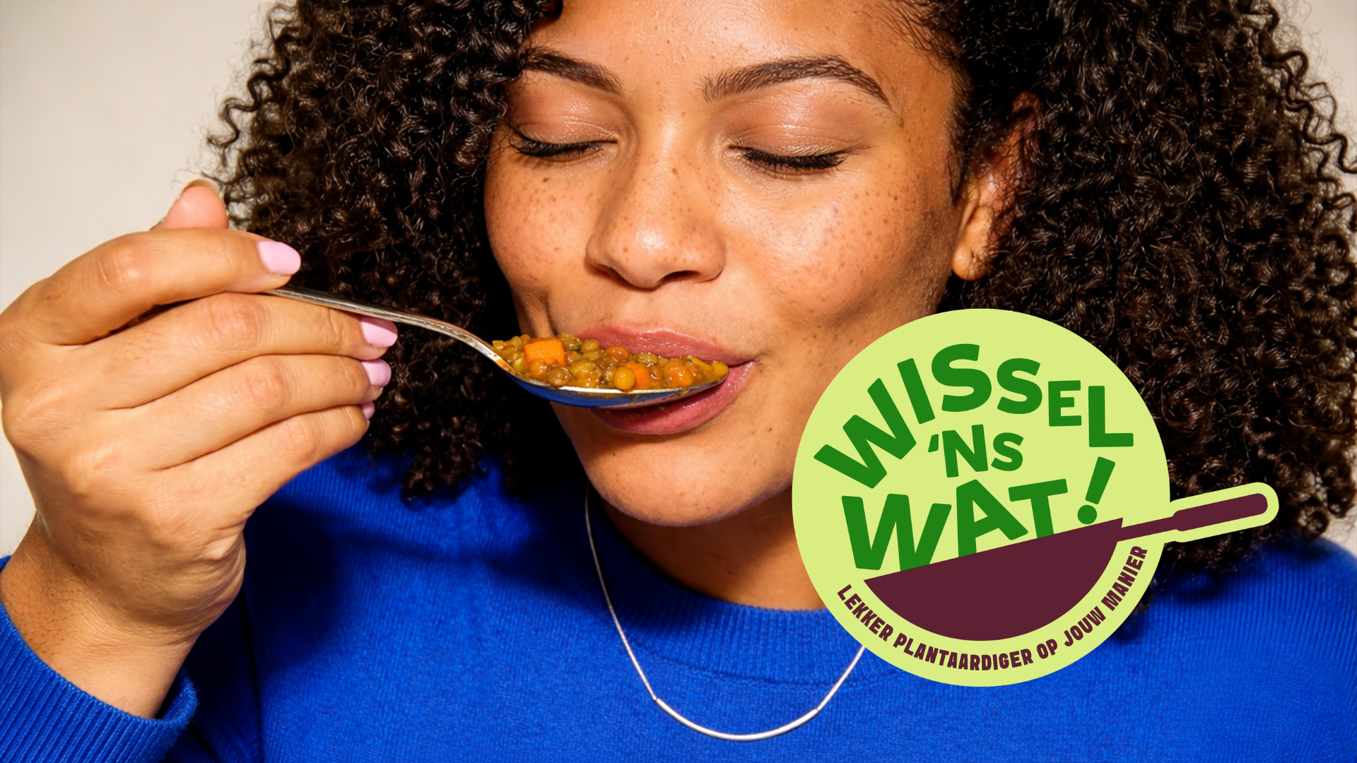 Een vrouw die Linzen eet