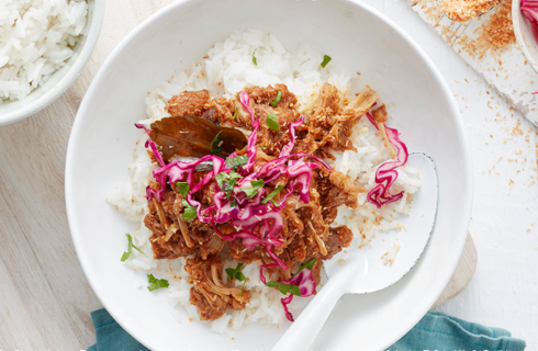 Rendang van jackfruit met Atjar van rodekool