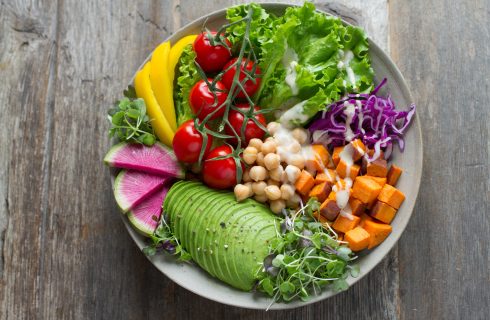 Deze pompoen kikkererwten bowl maakt je echt gelukkig