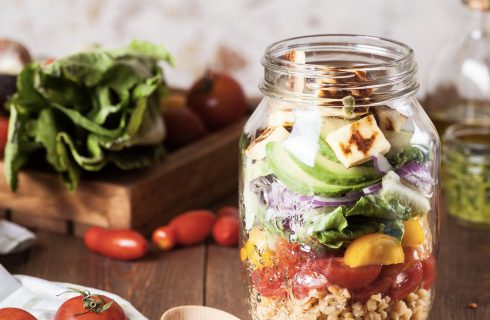 Easy salad in a jar to go