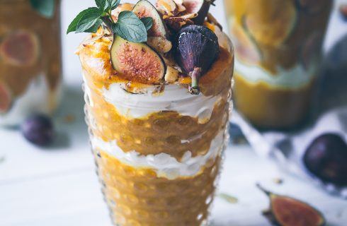 Ontbijt-smoothie met vijgen, mango en kokosyoghurt