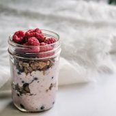 Ontbijt: Griekse yoghurt met kiwi en muesli