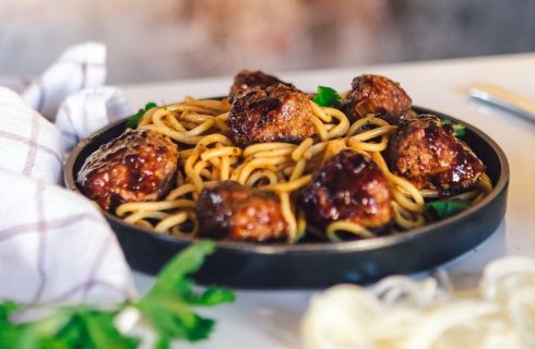 Spaghetti met vegetarische gehaktballetjes: super simpel en snel