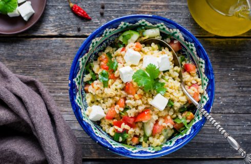 Couscous salade met feta, rucola en avocado