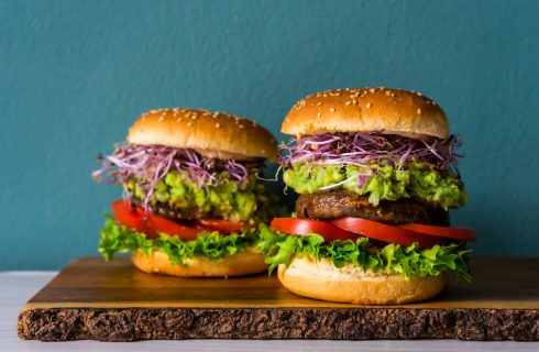 Vegan: Portobello miso burger met guacamole