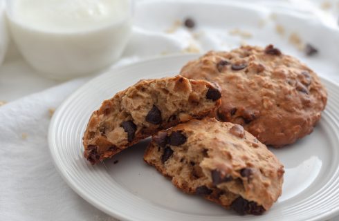 Vegan chocolate chip cookies met hazelnoot