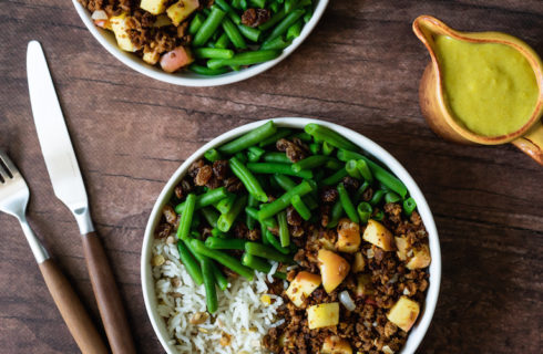 Vier Wereld Vegetarisme Dag met deze plantaardige bobotie bowl