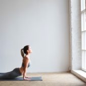 5 x dit zijn de beste yogaoefeningen voor tijdens je menstruatie