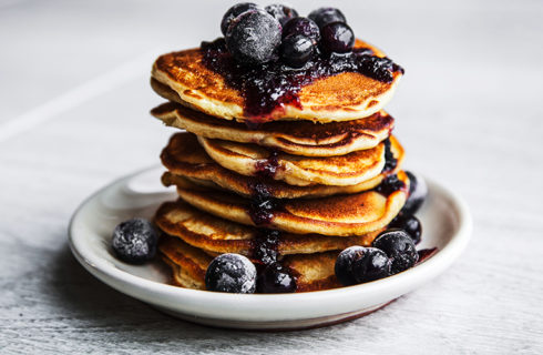 Recept: vegan pannenkoekjes met bosbessen en banaan