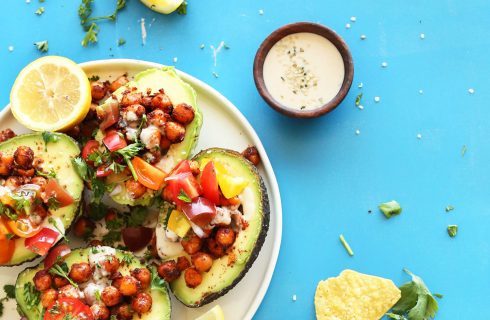 Vegan saai? Niet met deze kikkererwt avocado bootjes