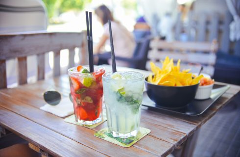 Mix jij alcohol met light producten? Dan word je sneller dronken!