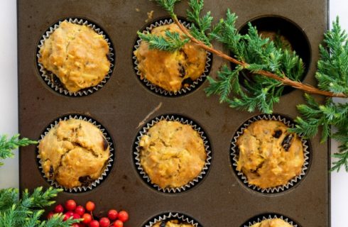 Zalig kerstontbijt: hartige muffins met kruiden en cranberry’s