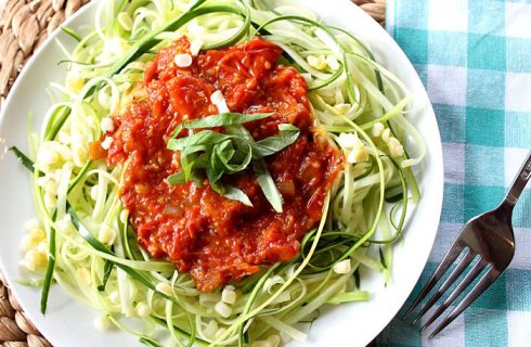 Koolhydraatarm: Courgetti met een heerlijk pittige arrabiata saus