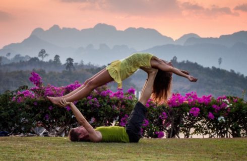 Partneryoga: yoga-oefeningen met je partner