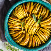 Recept: aardappelrösti met Griekse yoghurt-kruidendip
