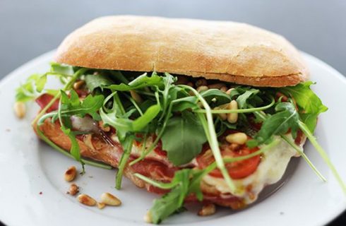 Gegrilde panini met par­ma­ham & moz­za­rel­la