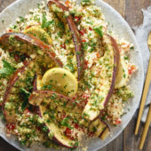 Recept: Bulgursalade met bloemkoolrijst en aubergine