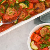 Recept: kruidige kipgehaktballetjes in tomatensaus
