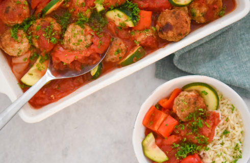 Recept: kruidige kipgehaktballetjes in tomatensaus