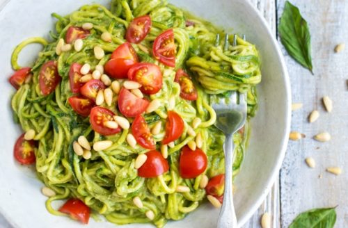 Recept: courgette pasta met basilicum en avocado