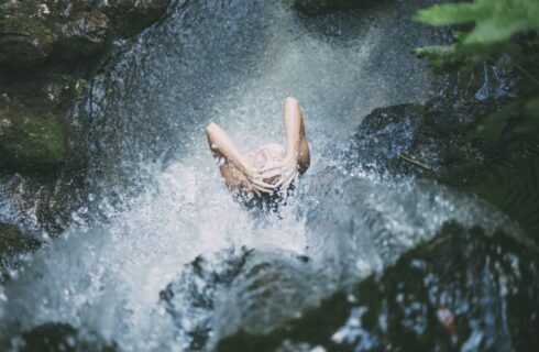 Dit is waarom je iedere dag een koude douche moet nemen net als de Ice man