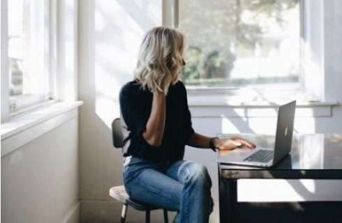 Dit simpele trucje boost je humeur op kantoor!