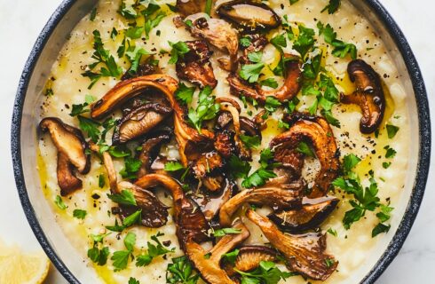 Recept: risotto uit de oven met knapperige geroosterde paddenstoelen