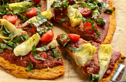 Vegetarische zoete aardappel pizzabodem