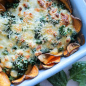 Krokante aardappelschijfjes uit de oven met rozemarijn en zeezout