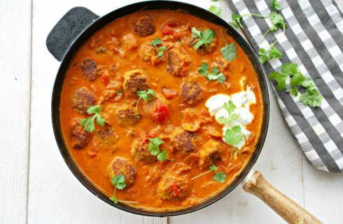 Kokos-curry gehaktballetjes met bloemkoolrijst