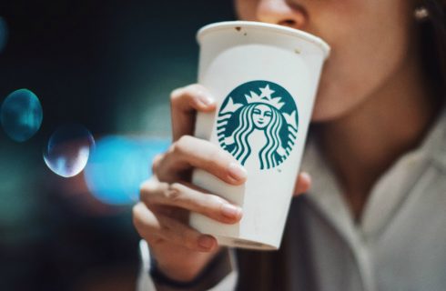 Zoveel calorieën zitten er in je favoriete koffies van Starbucks!