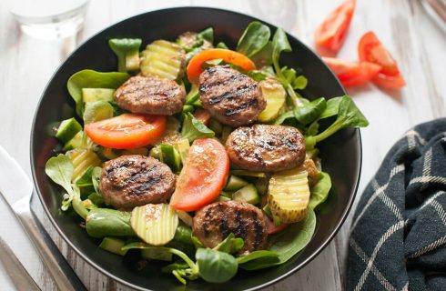 Gezond eten voor mannen? Probeer deze ‘hamburger salade’!