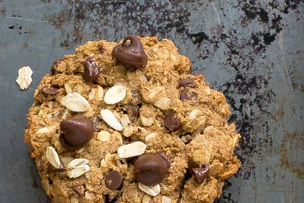 Eiwitrijke koekjes met havermout, pindakaas en pure chocolade