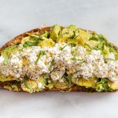 Het meest culinair uitziende ontbijt ooit: Ei met groene asperges en pistache