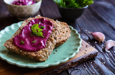 Heerlijke bietenspread met geitenkaas voor op brood