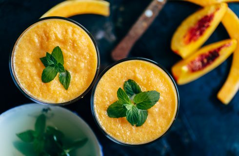 Begin je dag met een heerlijke mango ontbijtsmoothie
