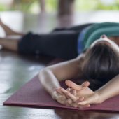 Stijve spieren: deze dagelijkse stretch routine helpt je spieren ontspannen