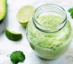 Verfrissende tuinerwtjes salade met avocado